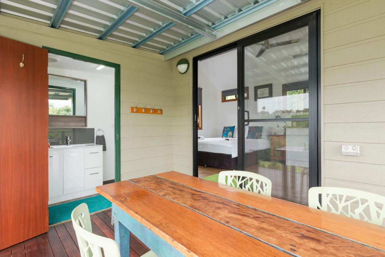 Mena Creek Flower House Exterior photo